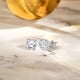 thumbnail image 2 of Pendientes de Botón Solitario JeenMata 4 Puntas con Diamantes Redondos de 0,33 Quilates Chapado en Oro Blanco de 18 K sobre Plata, 2 of 5