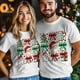 thumbnail image 4 of Camisetas gráficas informales de manga corta para hombre con diseño de Papá Noel, gnomo y muñeco de nieve, 4 of 8