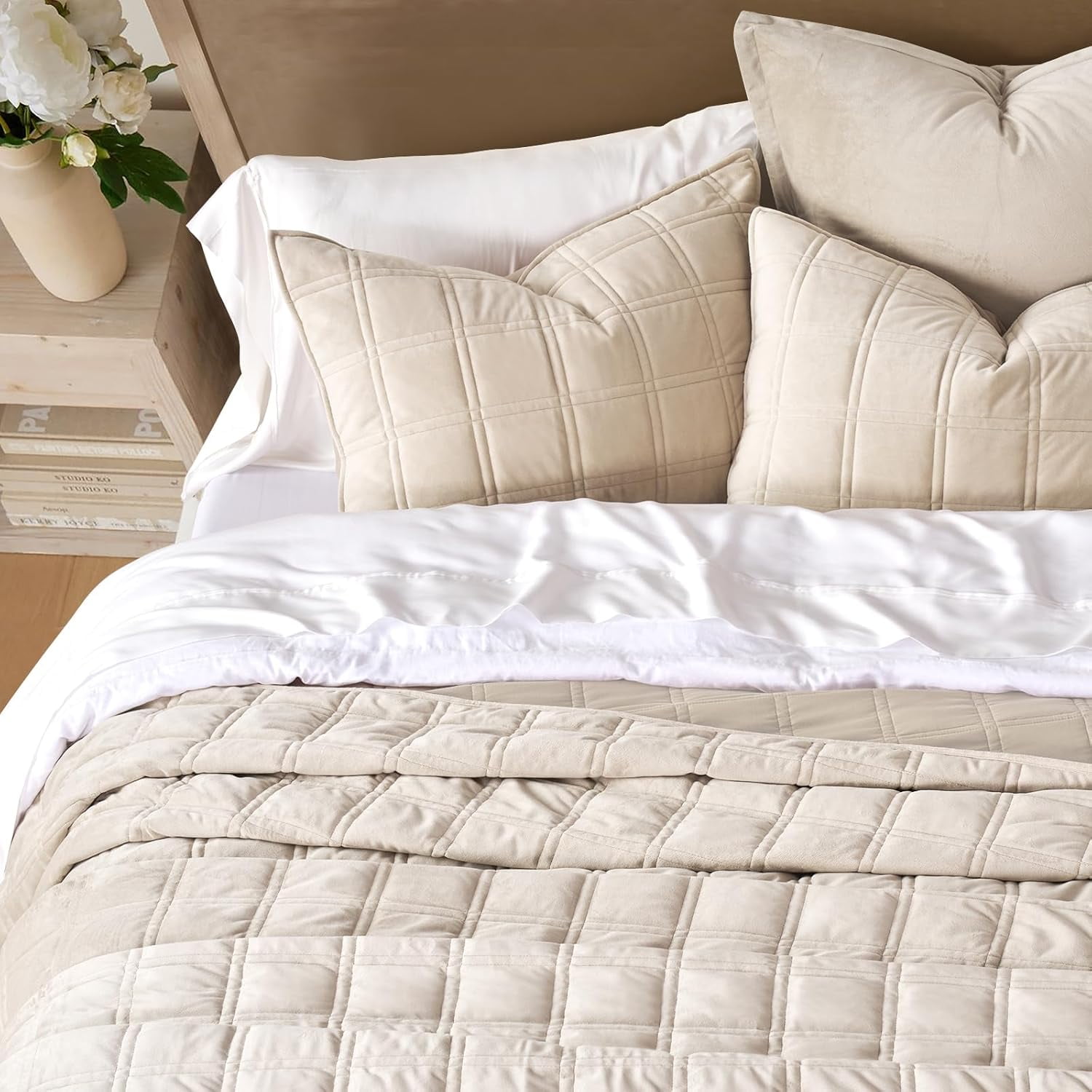 EVERGRACE 3 Pieces Luxurious Velvet Quilt King Size, Ultra Soft Bedspread Coverlet Set, Double Box Stitch Lightweight Velvet Comforter for All Season with 2 Shams, Beige, 108''x96''
