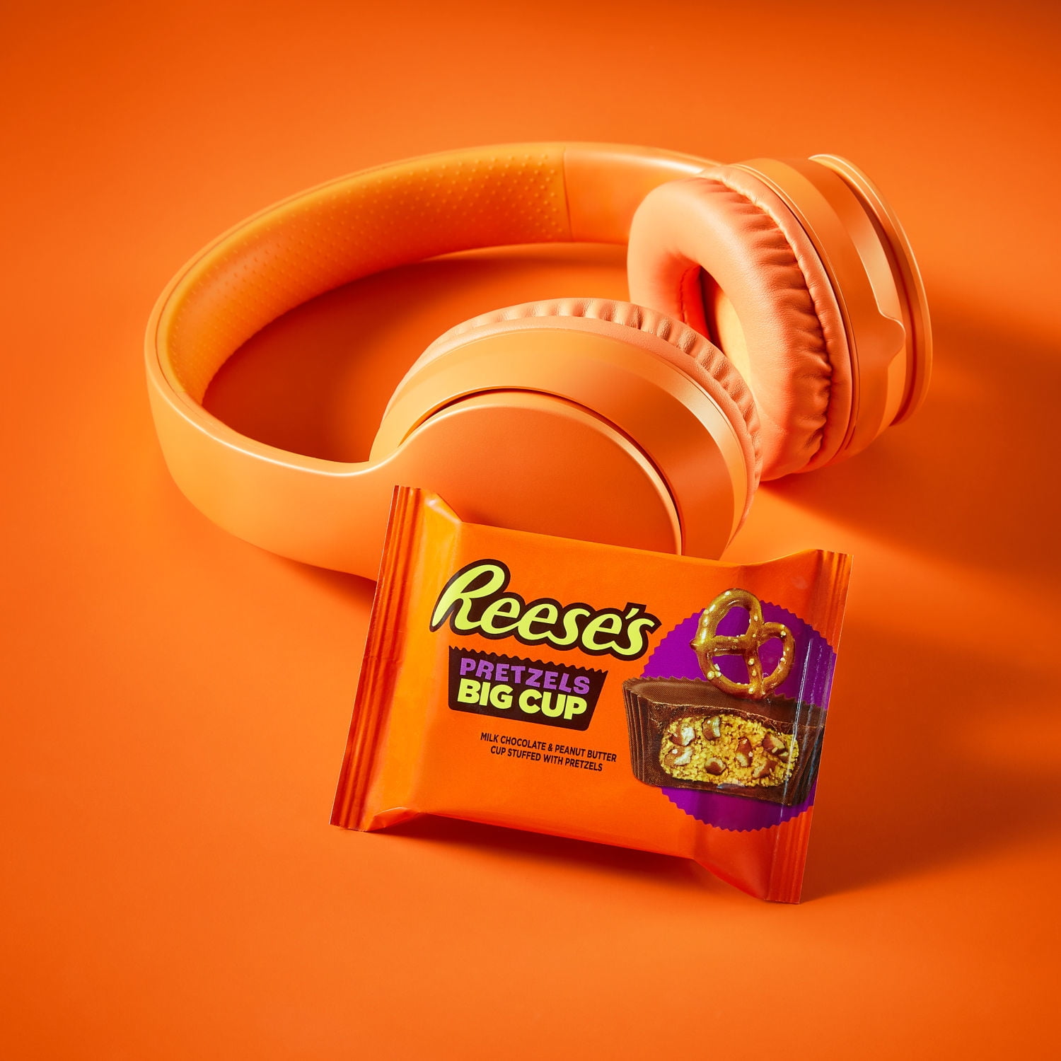 Reese's Big Cup with Pretzels Milk Chocolate Peanut Butter Cups Candy, Pack 1.3 oz