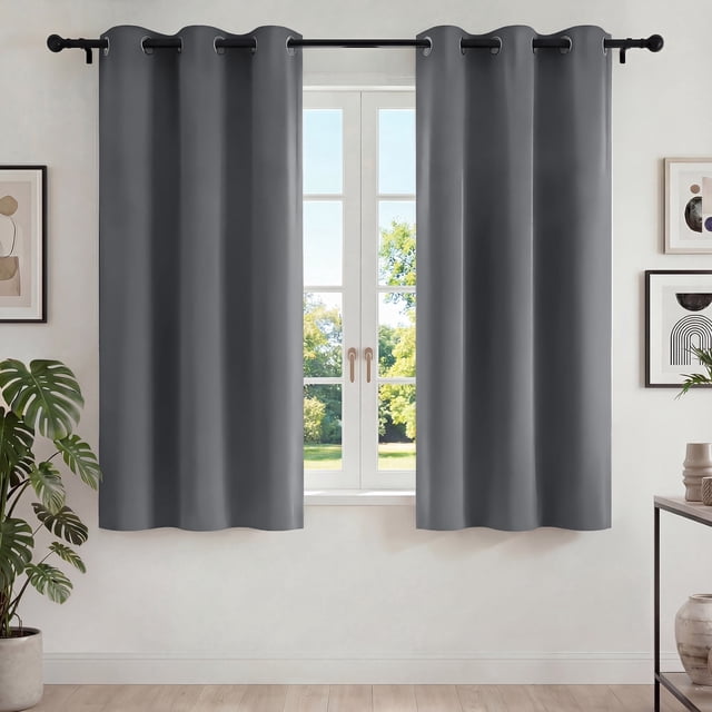 Blackout Cortinas para Recámara, Cortina Blackout Térmica Aislada 2 Paneles 42x63 Pulgadas, Cortinas Negras con Ojales, Reducción de Ruido, Ahorro de Energía y Cortinas sin Arrugas para Sala de Estar