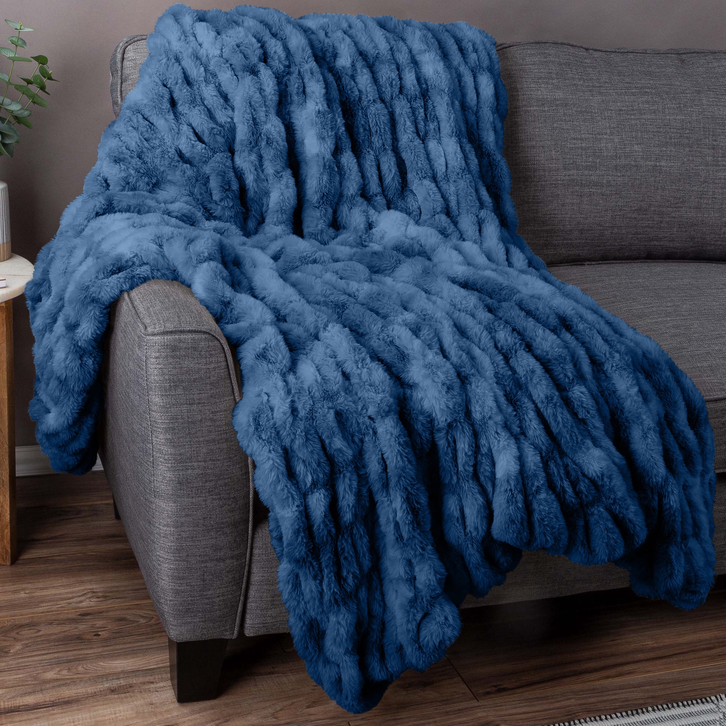 Lavish Home 60x80-Inch Ruched Faux Fur Blanket for Sofas and Beds (Blue)