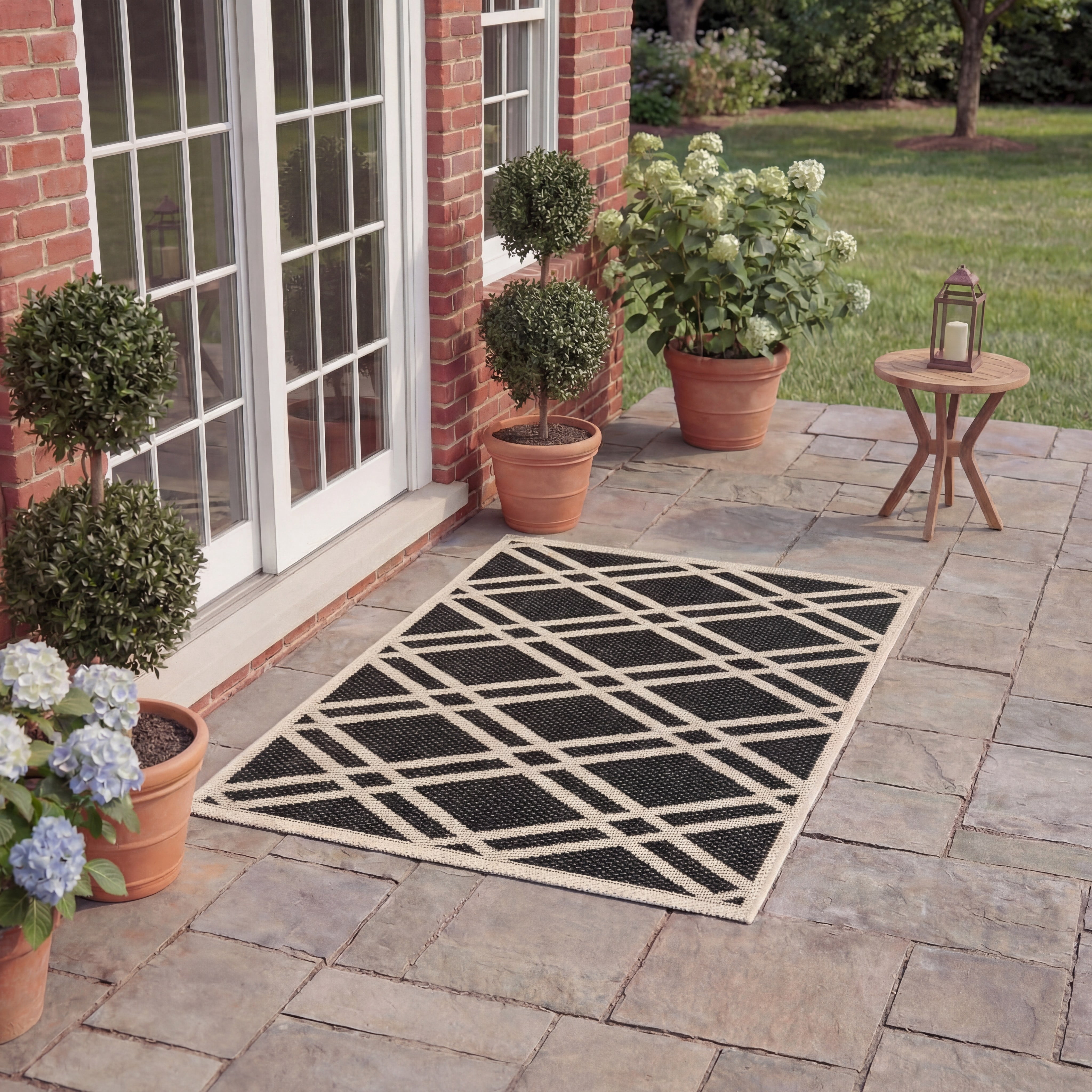Safavieh Courtyard Jasper Geometric Indoor/Outdoor Area Rug, Black/Beige, 4' x 5'7"