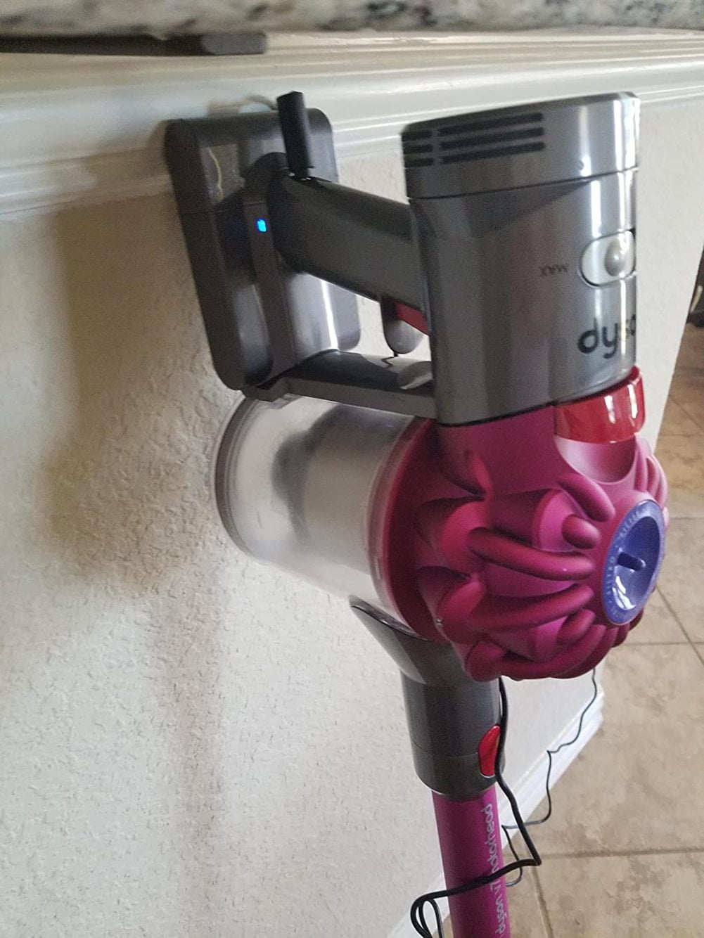 Amazon.com - Dyson V7 Cordless Allergy HEPA Vacuum, White (Renewed)