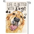 thumbnail image 1 of Bandera de jardín Golden Retriever de 30 x 45 cm, doble cara, con texto "La vida es mejor con perros"., 1 of 5