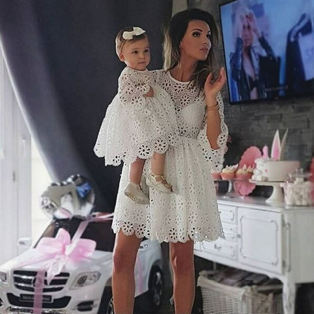 Robes de Famille Robes de Mariée Femmes Bébé Filles Robe de Bal Maman Bébé Dentelle Creuse Robe