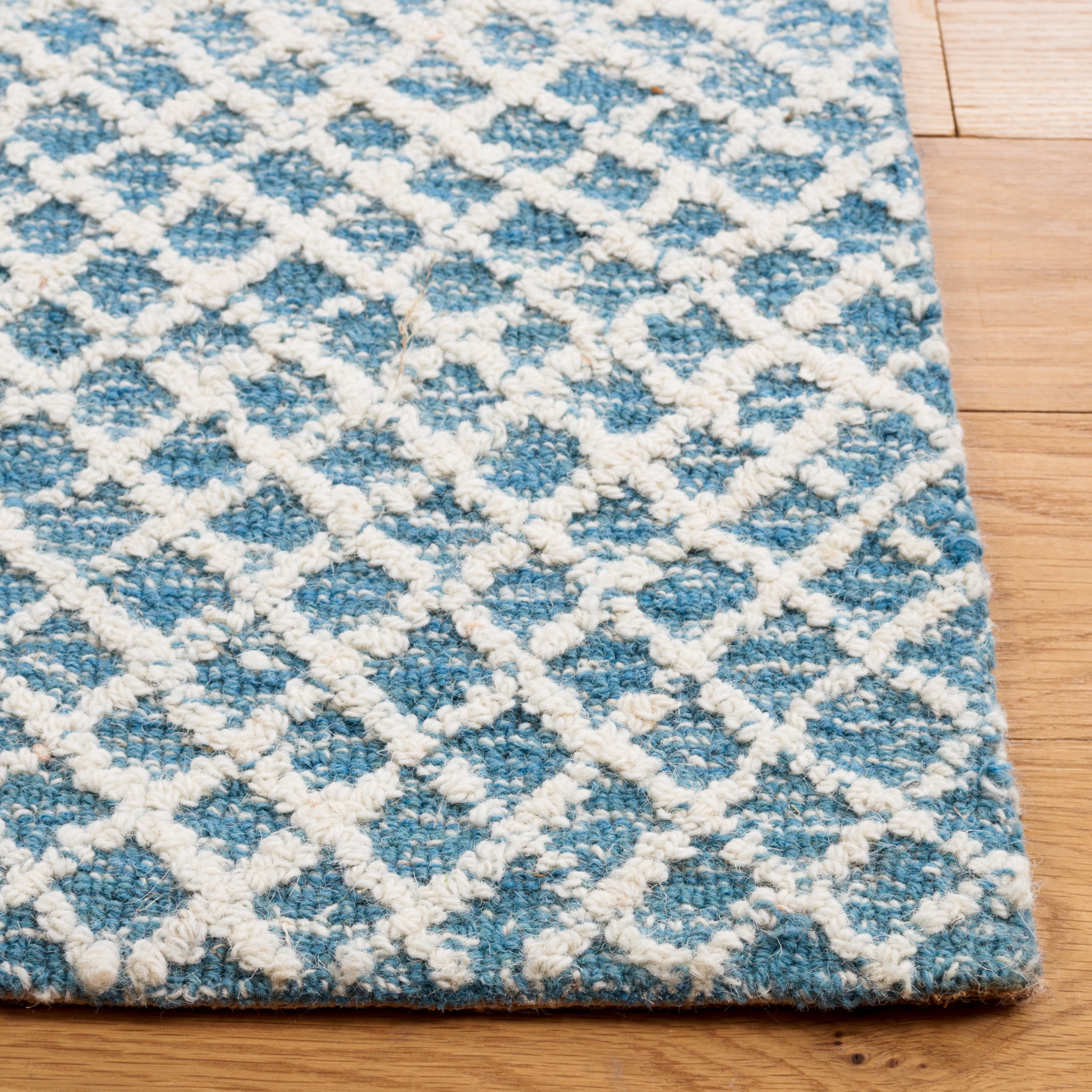 SAFAVIEH Micro-Loop Arnold Diamond Area Rug, Blue/Ivory, 6' x 9'