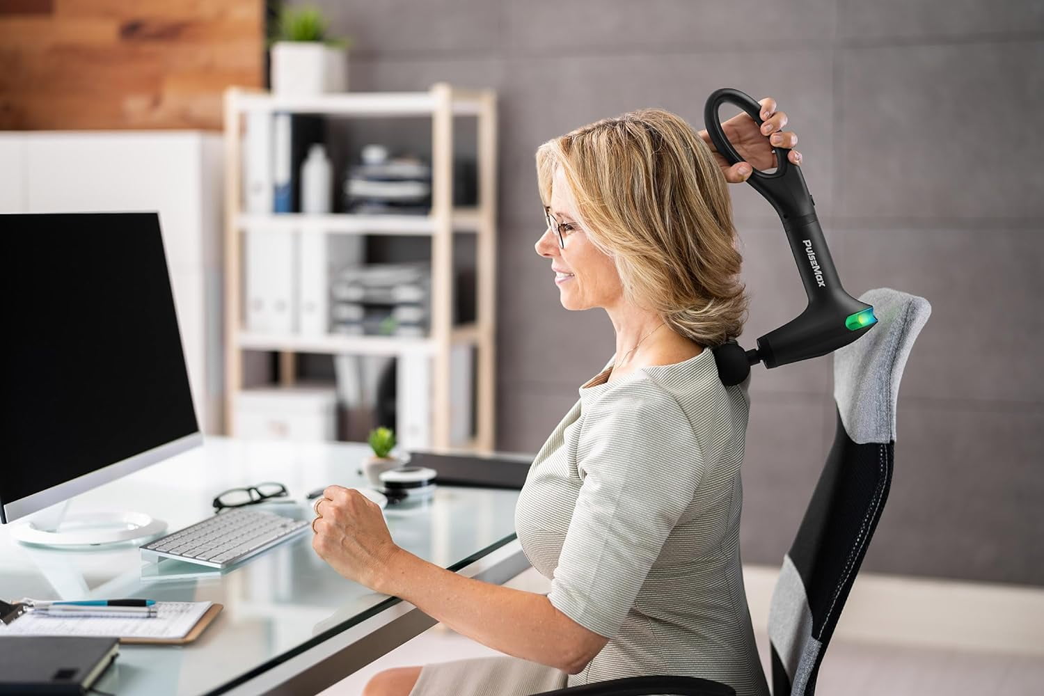REATHLETE PULSEMAX Percussive Therapy Device - Massage Gun for Muscle Treatment - Handheld, Wireless Deep Tissue Massage - Ideal for Back, Shoulder, Arms, Glutes, Calf -Full Body Pain Relief