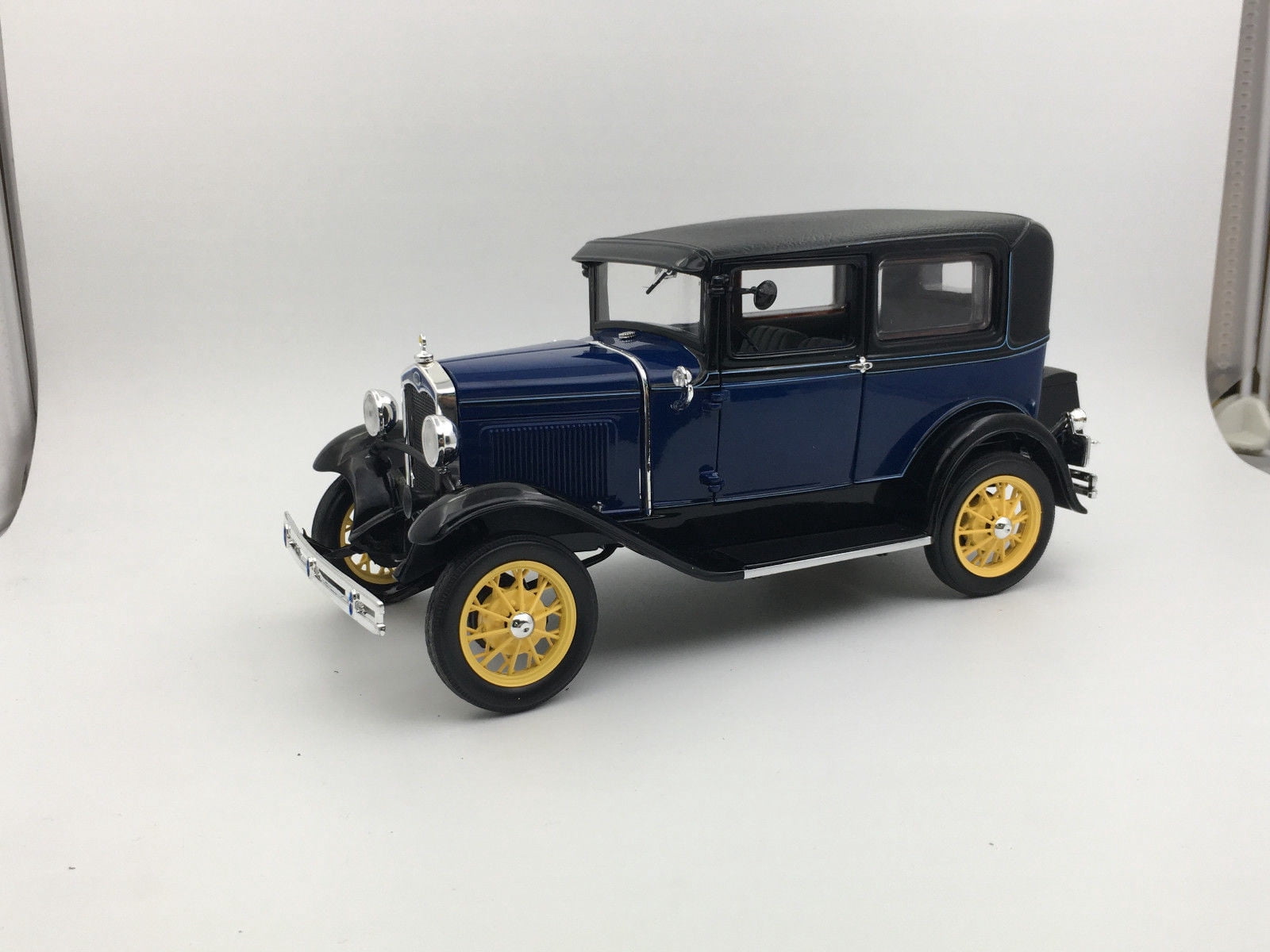 1931 Ford Model A Tudor Lombard Blue 1/18 Diecast Model