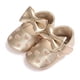 thumbnail image 1 of par de zapatos de vestir con lazo y patrón de bordado en forma de corazón para niña, cuero de PU, para bebés y niños pequeños, longitud interior dorada de 4,7 pulgadas, 6 a 12M, 1 of 9
