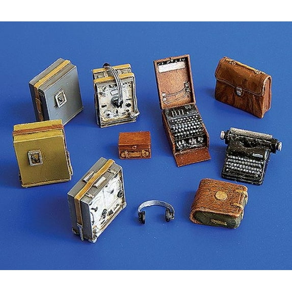 Plus Model 1:35 German Radio Set w/ Enigma Resin & Gypsom Diorama Accessory #249