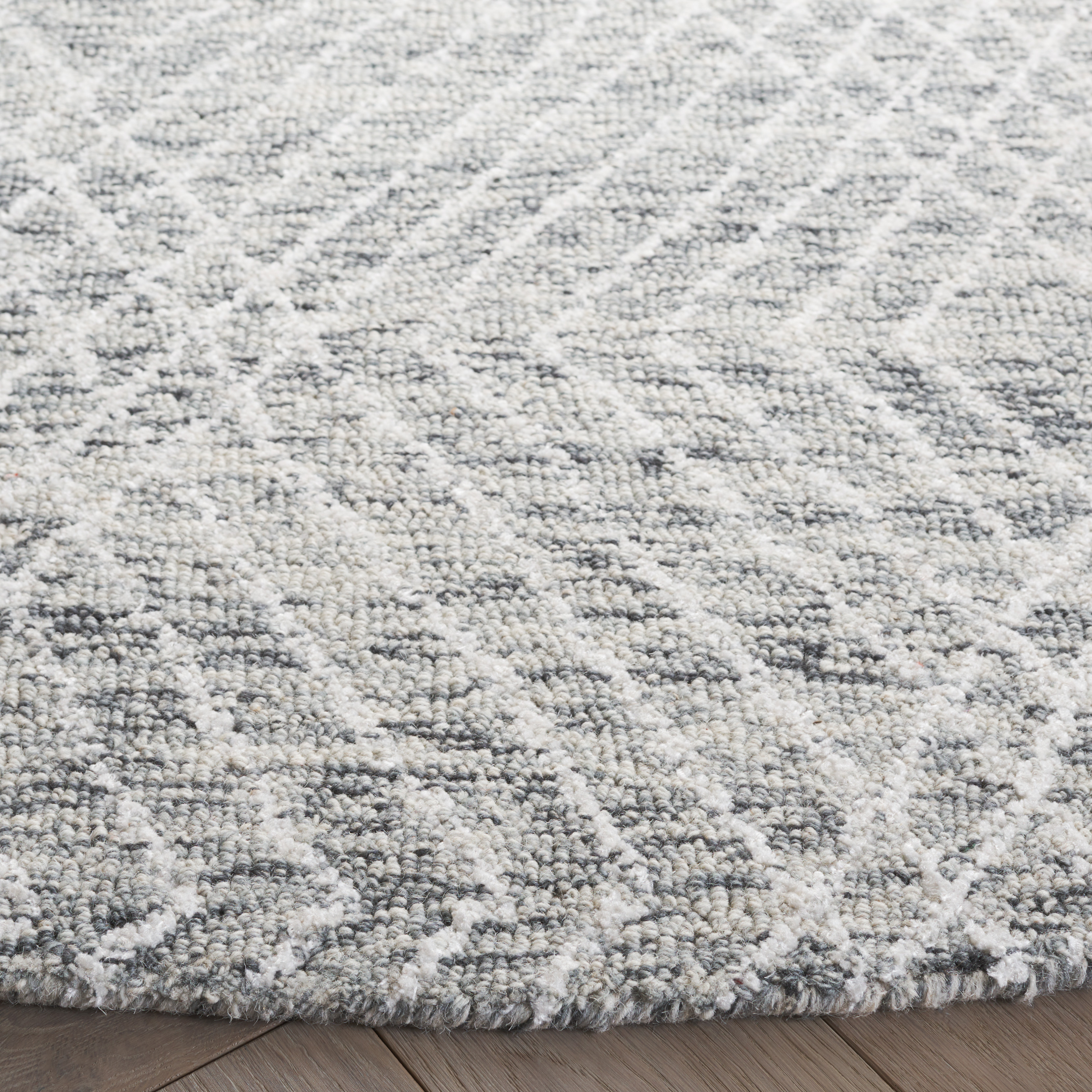 SAFAVIEH Abstract Dania Diamond Area Rug, Gray/Ivory, 6' x 6' Round
