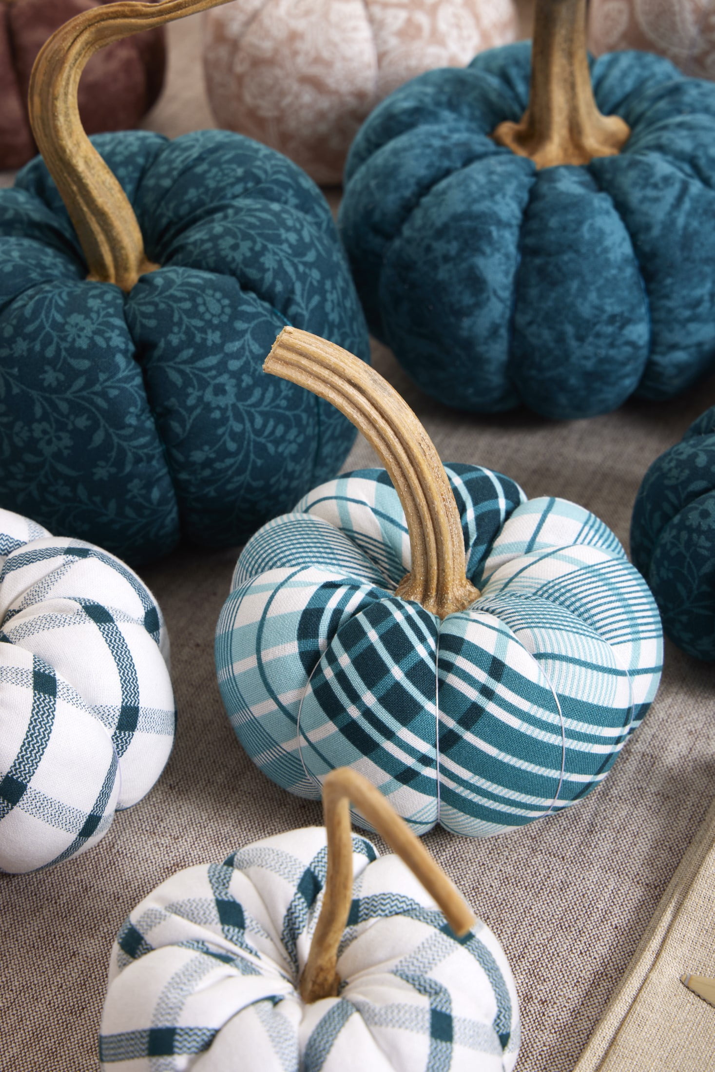 Waverly Inspirations, 100% Cotton, Sewing & Crafting, Plaid Grecian Blue, Fat Quarter, Prints, 21 x 18