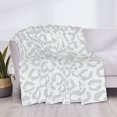 thumbnail image 4 of Manta con estampado de leopardo y guepardo en color blanco y gris, para decoración de habitación, mantas de franela para sofá cama de 60 x 50 pulgadas, 4 of 8