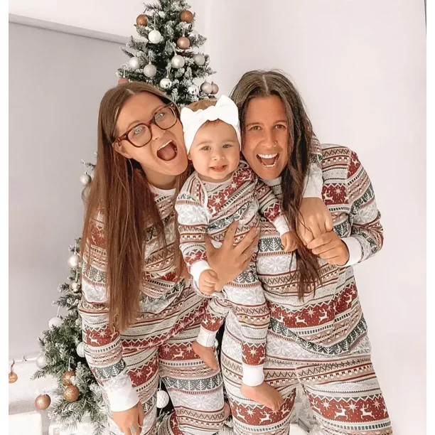 Conjunto de pijamas familiares a juego de Navidad de invierno 2024 con estampado de dibujos animados para adultos y niños, traje de 2 piezas, pijama de bebé de aspecto suave y cálido