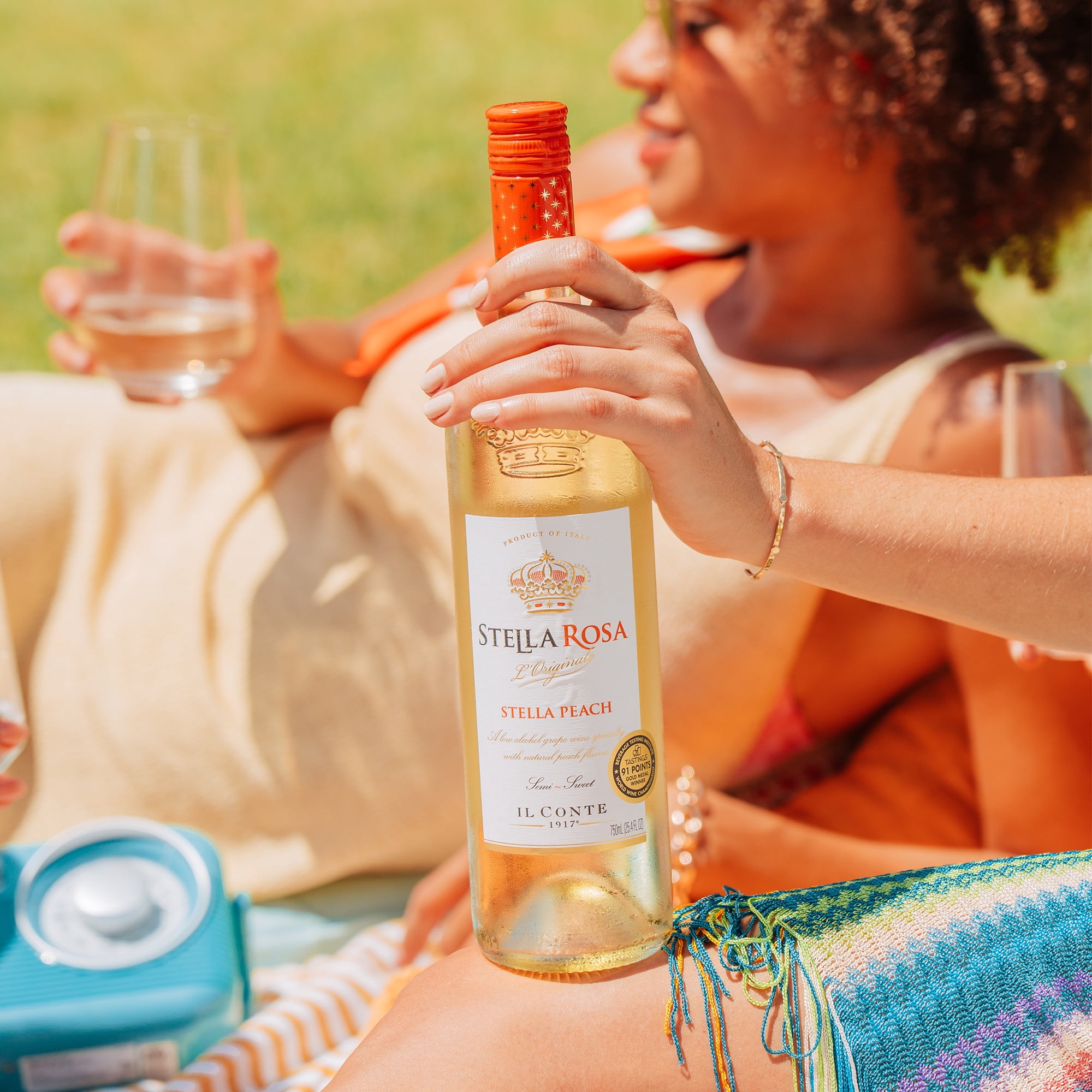 Peach Semi-Sweet Moscato White Wine, 750ml Glass Bottle, Piedmont, Italy