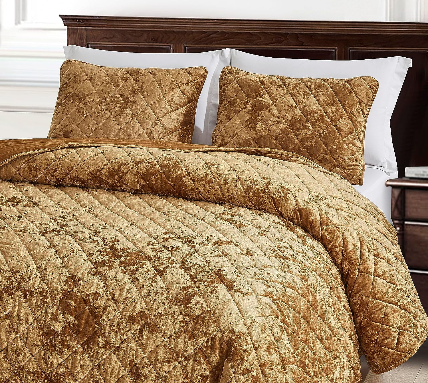 Chezmoi Collection Lux Caramel Gold Velvet Quilt Oversized King Set, 3-Piece Lush Plush Distressed Velvet Bedding All Season Lightweight Bedspread Brushed Microfiber Reverse with Diamond Stitch