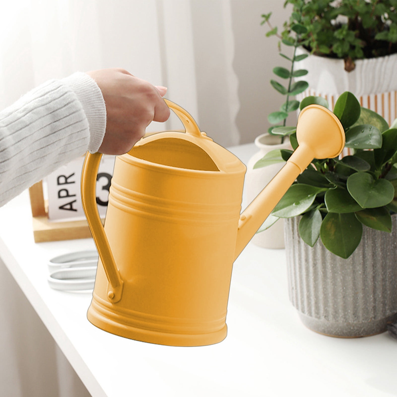 Long Spout Watering Can for Indoor Plants 2L Watering Kettle with Long Nozzle, Plastic Gardening Watering Can for Indoor Plants, Flower Wall Decor