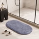 thumbnail image 4 of Alfombra de baño ovalada de microfibra 23.62x35.43in - Alfombra de piso absorbente, antideslizante, de secado rápido para baño, cocina, entrada - Alfombra resistente al moho y lavable a máquina para, 4 of 6