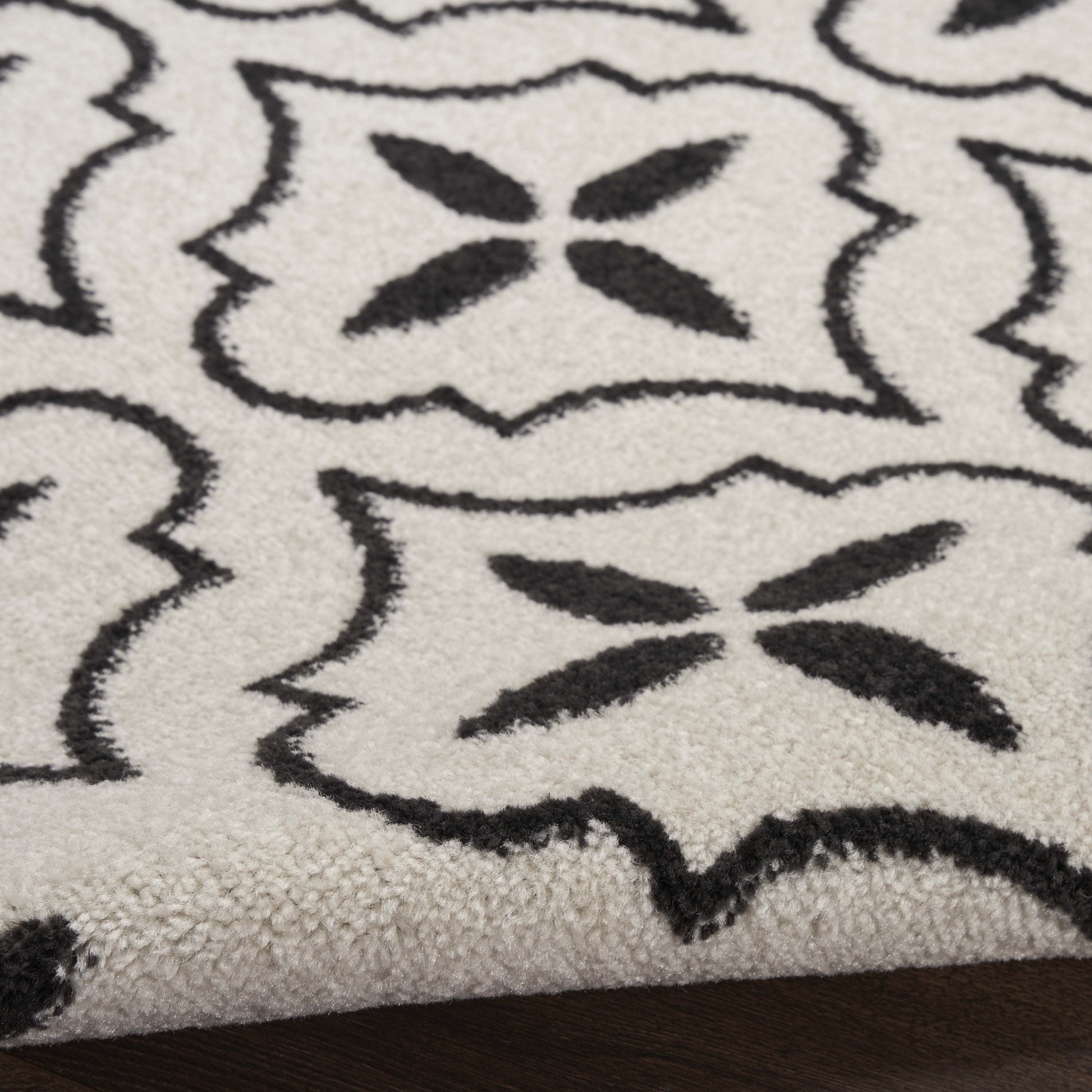 Nourison Essentials Indoor/Outdoor Ivory Black 2'2" x 7'6" Area Rug (2x8)