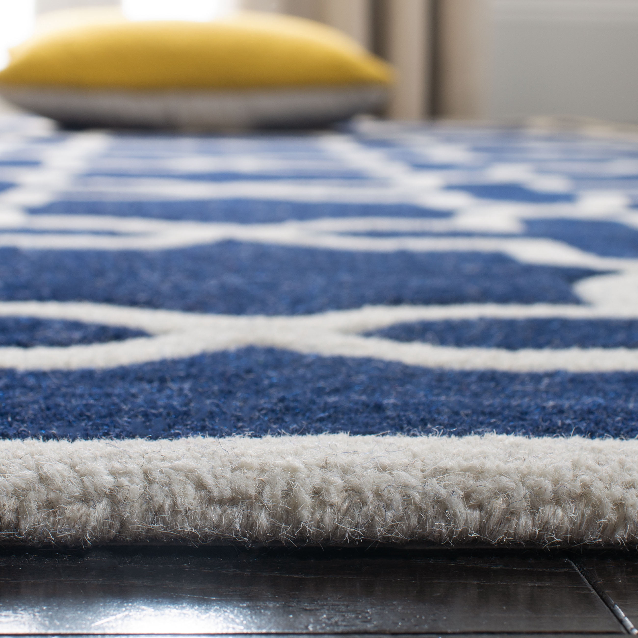 SAFAVIEH Chatham Giovanni Geometric Wool Area Rug, Dark Blue/Ivory, 5' x 5' Round