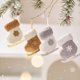 thumbnail image 1 of Xihbxyly Colgante de Calcetín Navideño, Decoración Invernal, Detalles de Cuerda Dorada, Estampado de Copos de Nieve y Estrellas, Ambiente Festivo, Regalo Navideño, Tamaño 10 X 8,5 X 2 Cm, 1 of 6