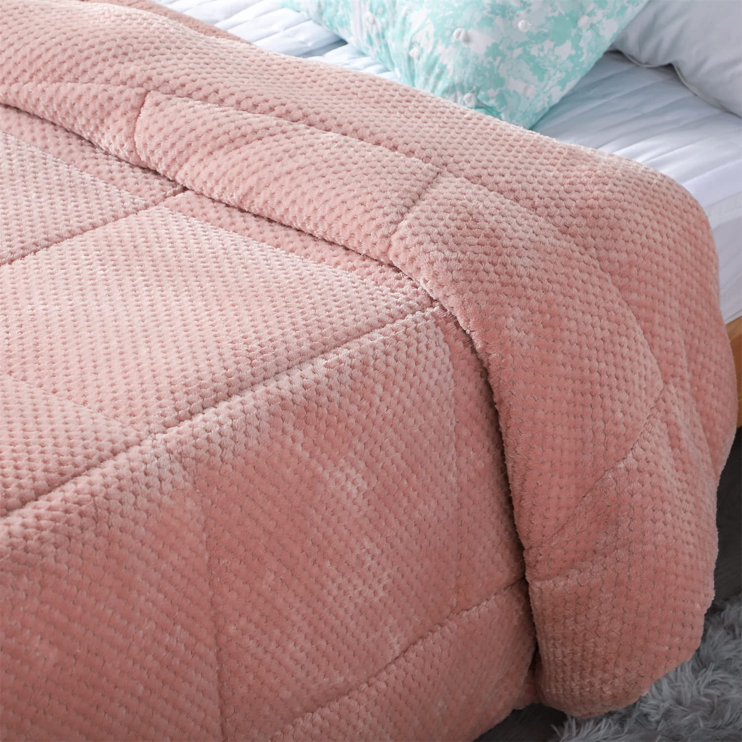 DOMDEC Luxury Flannel Fleece Comforter with Plush Sherpa Back - Faux Fur Blanket, Winter Warmth, Rose Pink Queen Size 90x90 Inches