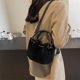 thumbnail image 2 of Bolso Cubo Versátil Bolsos Señora Monederos Cruzados Hombro Con Asa Superior Retro Cuero PU Color Sólido para Mujer, 2 of 9