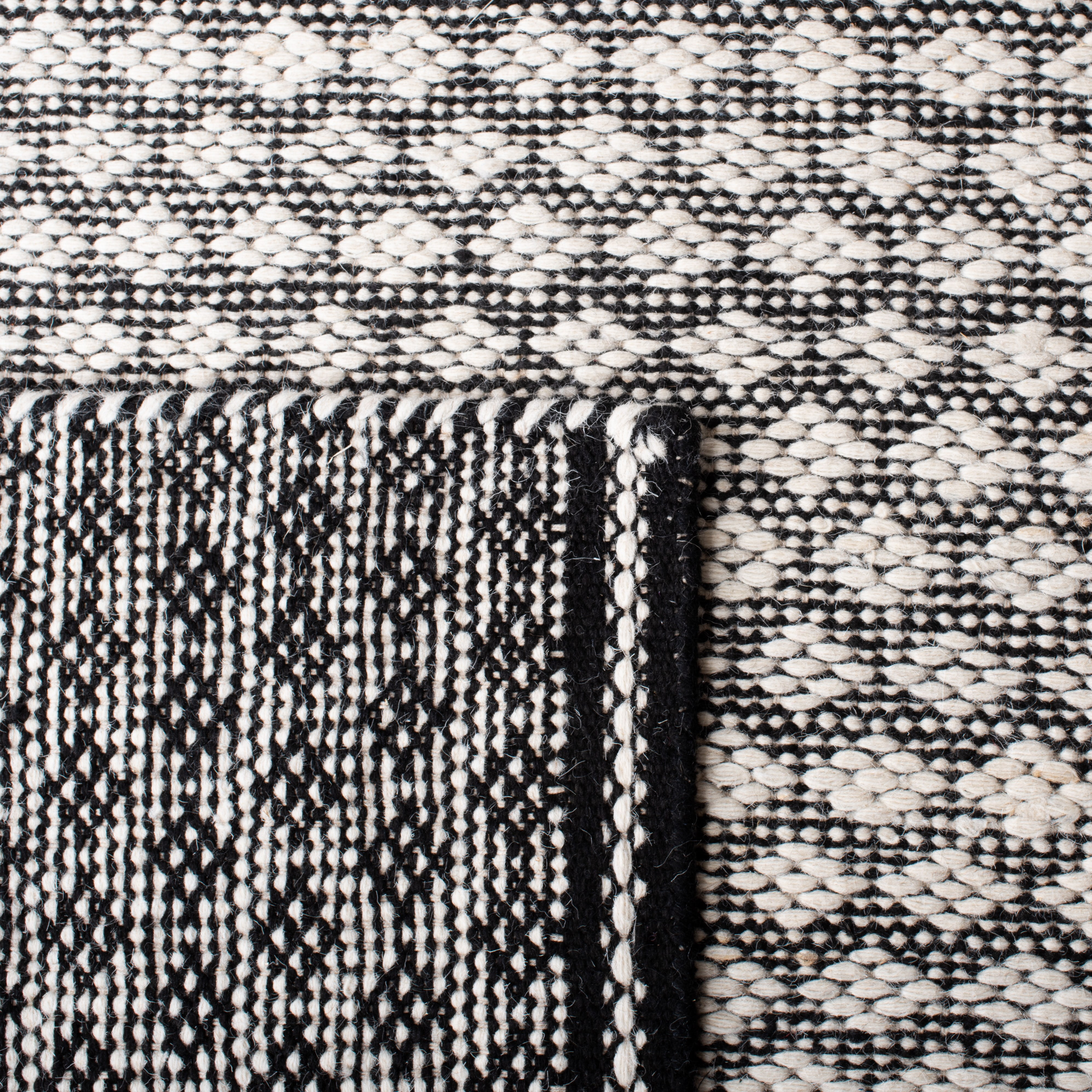 Safavieh Kilim Mary Diamond Area Rug, Black/Ivory, 5' x 8'