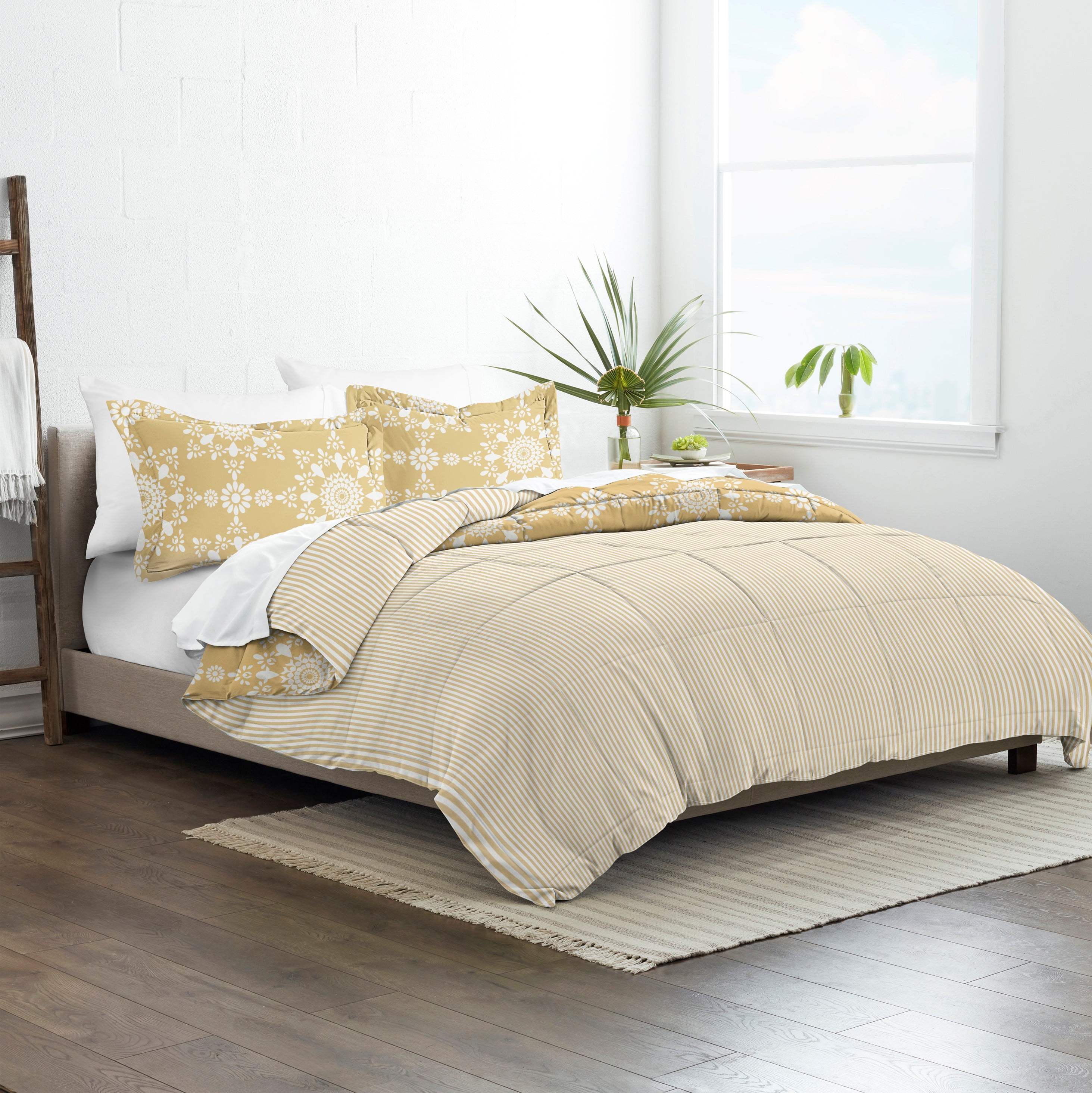 Noble Linens 3-Piece Yellow Daisy Medallion Reversible Print Comforter Set, Full/Queen