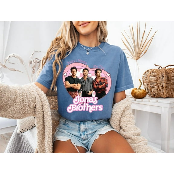ZENUA Jonas Brothers Shirt Retro Boyband Graphic T-Shirt – Vintage Music Tee Hot Trending Shirt/Sweatshirt/Hoodie