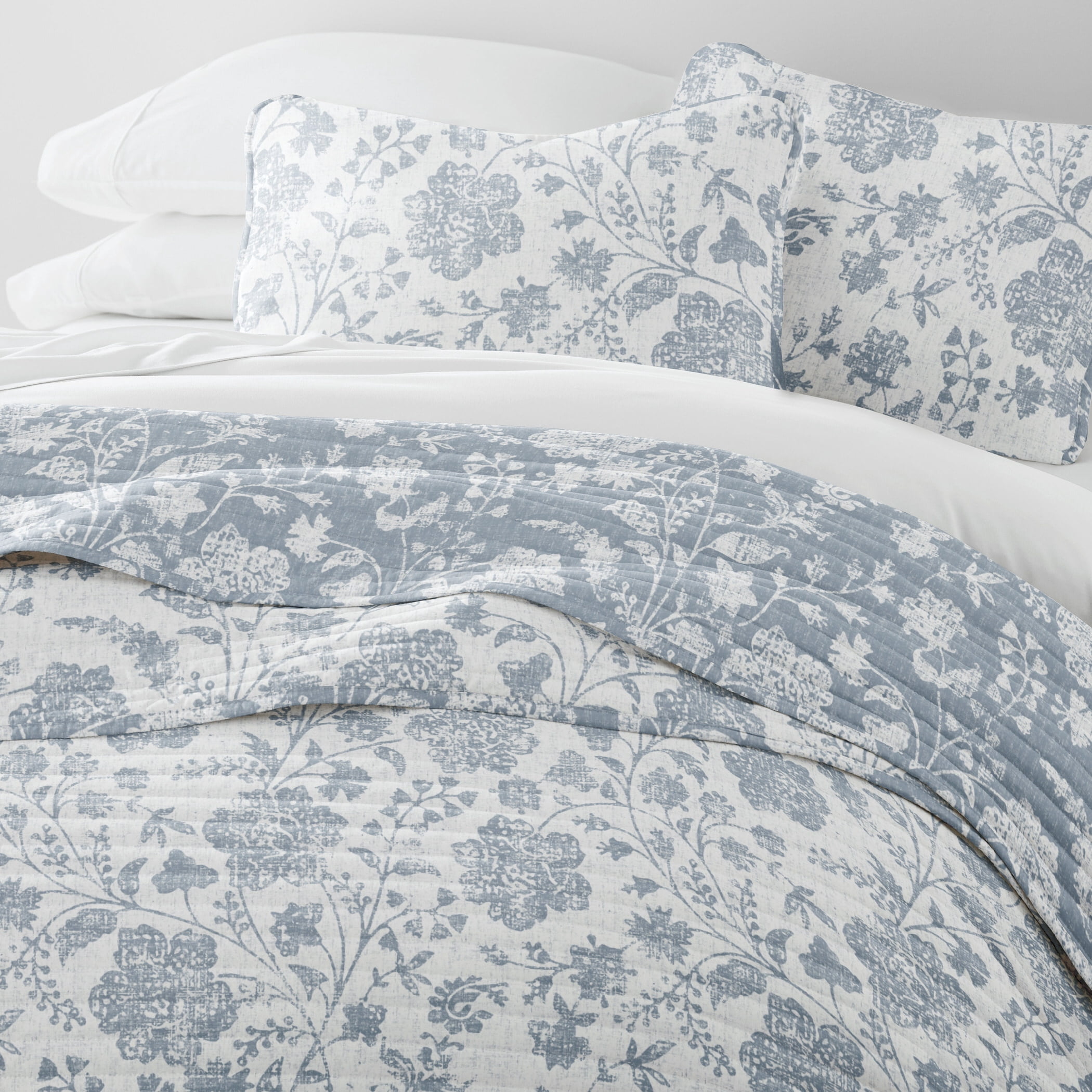 Lightweight Quilt Set Super Soft Wrinkle Resistant Quilted Coverlet Floral Patterns by Comfort Canopy