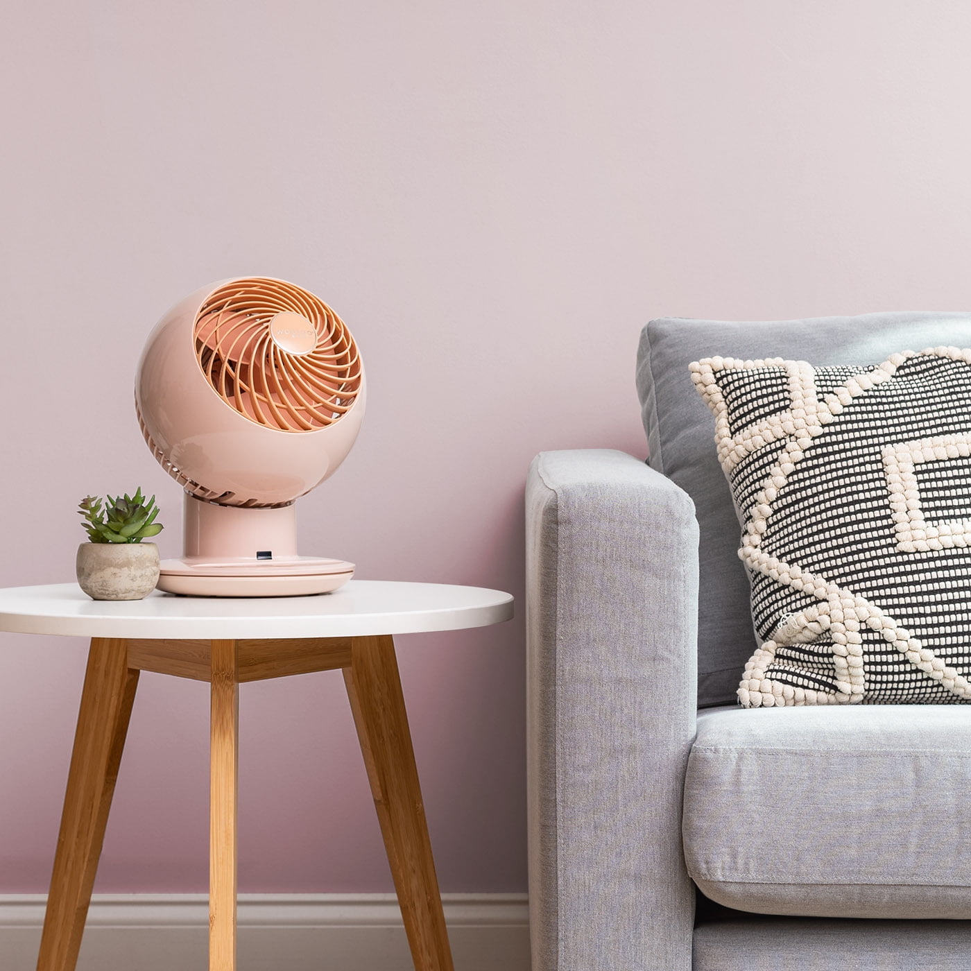 IRIS USA WOOZOO Compact Personal Oscillating Circulator Fan with Remote, Pink