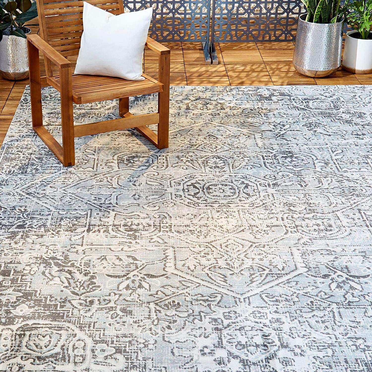 Sofia Fleur Gray Medallion Indoor/Outdoor Area Rug