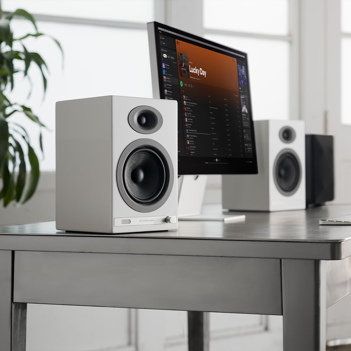 Audioengine HD5 Powered Bluetooth Bookshelf Speakers - Pair (High-Gloss White)