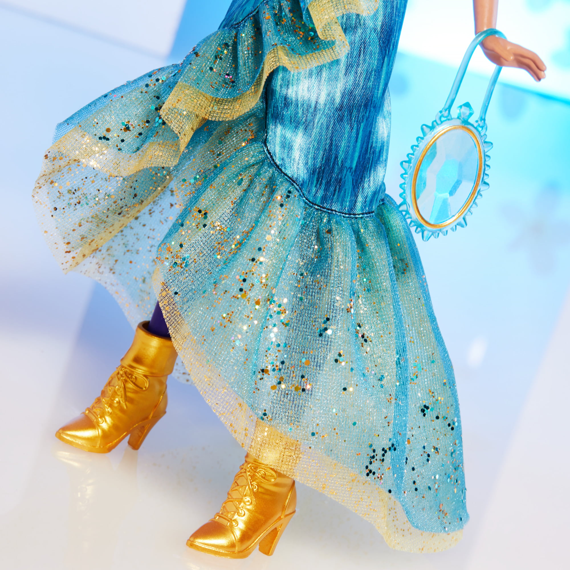  Disney Princess Style Series Jasmine Fashion Doll, Contemporary  Style Full-Length Dress, Earrings, Purse, and Shoes, Toy for Girls 6 and Up  : Everything Else