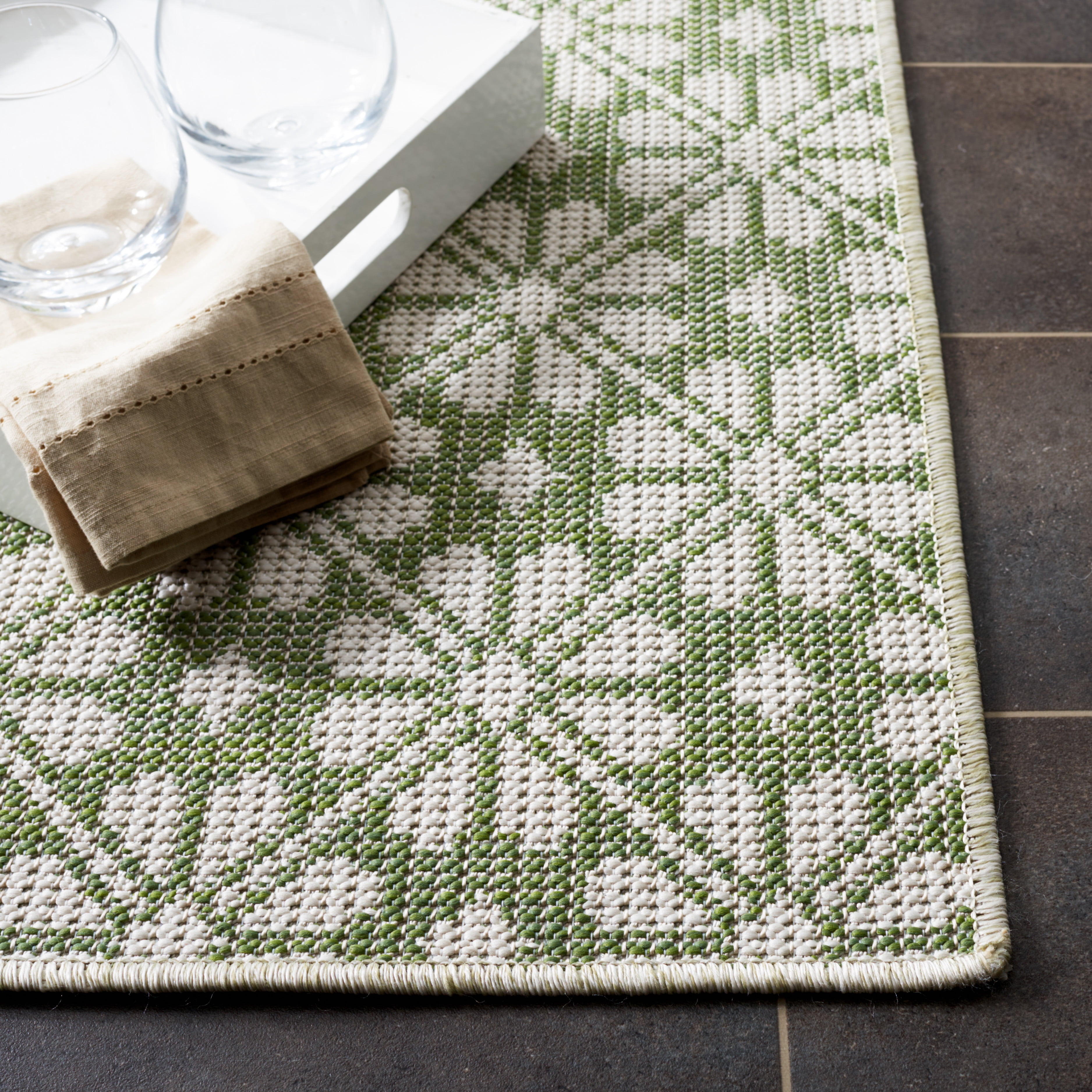 SAFAVIEH Martha Stewart Hampton Diamond Indoor/Outdoor Area Rug, Green/Ivory, 6'5" x 6'5" Square