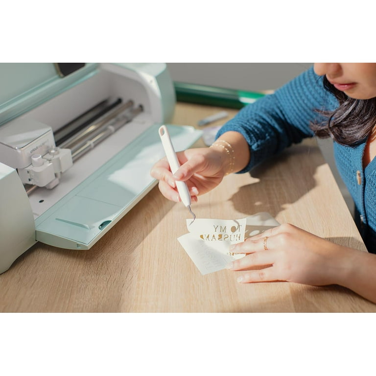 Cricut Explore 3 - Smart Electronic Cutting Machine with Cricut Explore 3 - Smart Electronic Cutting Machine with