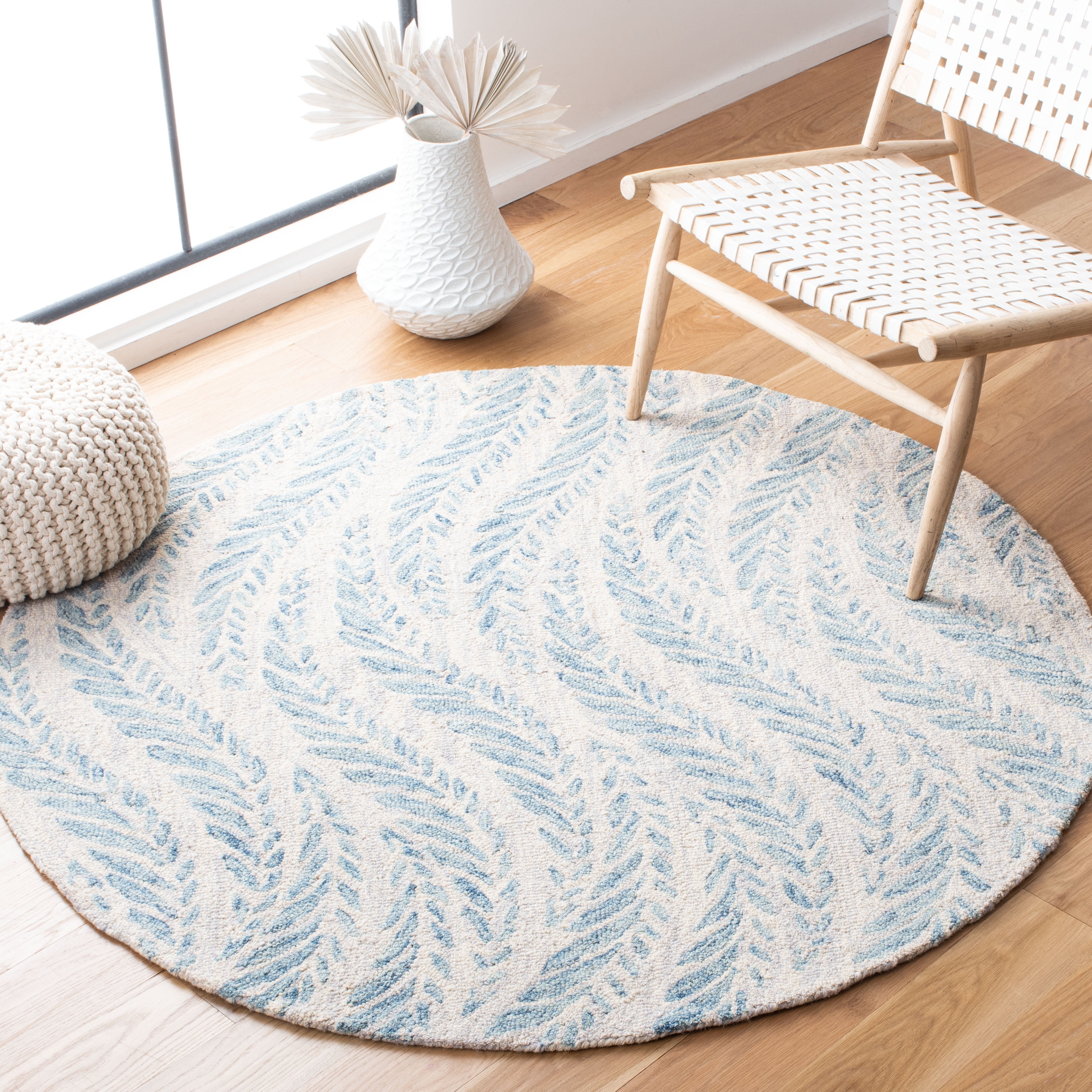 SAFAVIEH Micro-Loop Daffodil Leaves Area Rug, Ivory/Blue, 5' x 5' Round