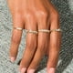 thumbnail image 3 of Anillo con microincrustaciones de circonitas eólicas de Europa y Estados Unidos, anillo fino y sencillo chapado en oro para mujer, 3 of 5