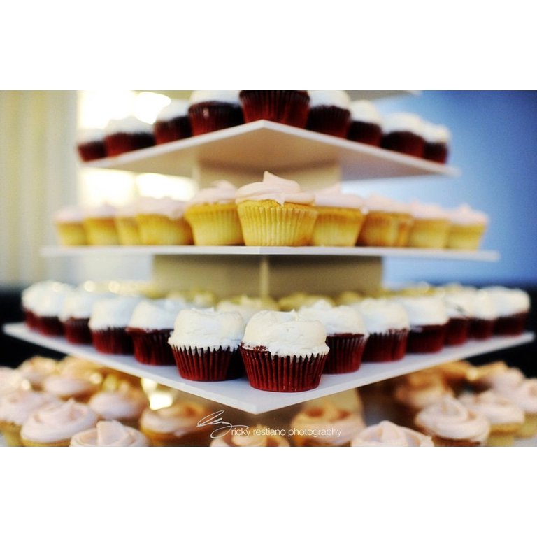 The Smart Baker - Adjustable, Reusable 5 Tier Round Cupcake & Dessert Tower  Display Stand, White - Holds up to 90+ Cupcakes