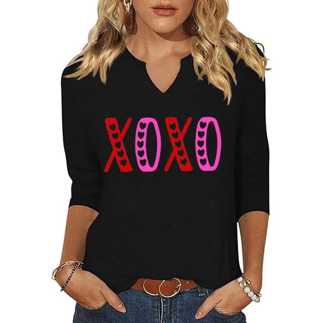 Camisa ehizrvo manga 3/4 con cuello en V y estampado de corazones de amor para mujer