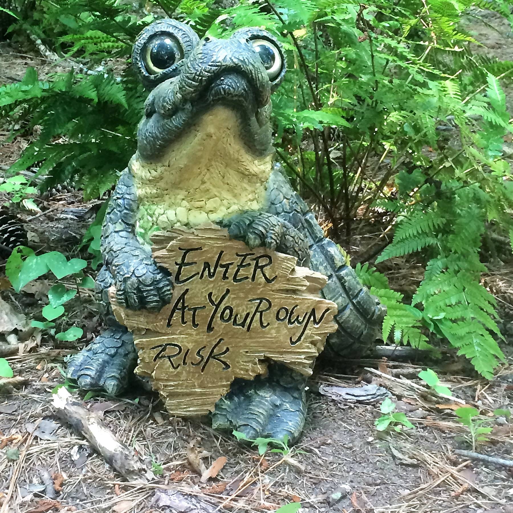 Homestyles Toad Hollow Extra Large Standing Gator with "Enter at Your Own Risk" Sign Alligator Beach Garden Statue 15"H