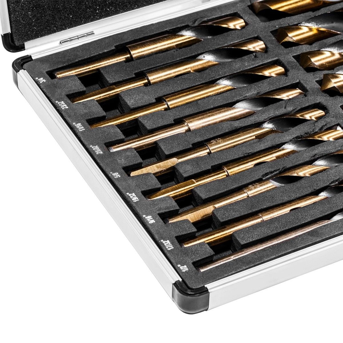 Stark USA 17PC Industrial Silver and Deming Large Drill Bit Set, 1/2" Reduced Shank In Aluminum Carry Case, M2 High Speed Steel, 135 Degree Split Point | SAE 9/16” - 1” By 1/32th Increment
