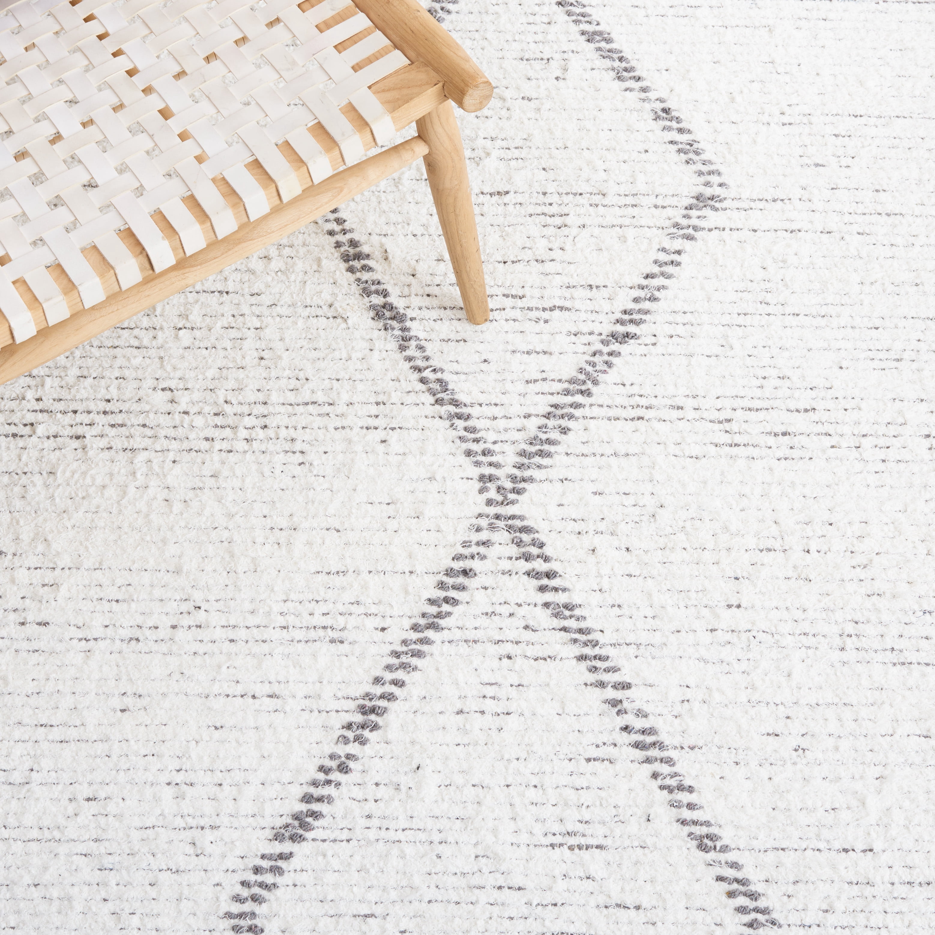 SAFAVIEH Casablanca Amy Diamond Cotton Area Rug, Ivory/Grey, 5' x 8'