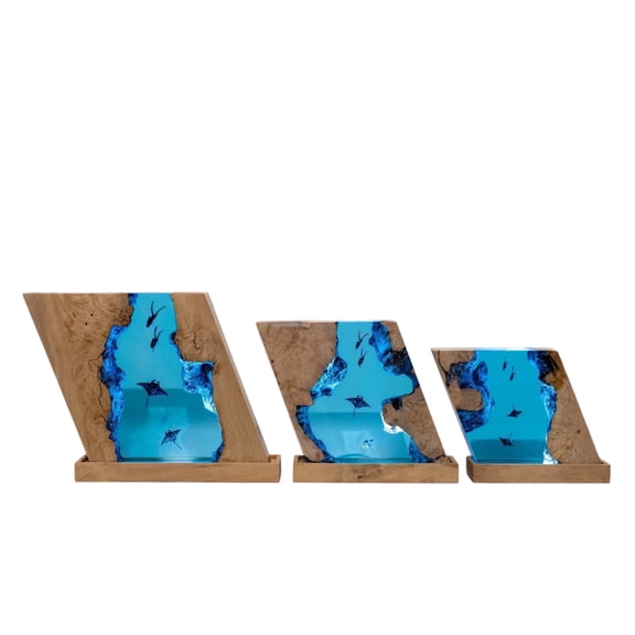 Handcrafted Wood Blue Epoxy LED Art Lamp – Ocean Divers and Manta Rays Resin Night Light, USB Desk Lamp for Bedroom Home Decor