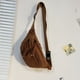 thumbnail image 4 of Bolsa de pecho de lona bandolera para hombre y mujer | Mochila bandolera de gran capacidad | Correa ajustable | Multibolsillo Viajes, Ciclismo, Exterior, Uso Casual | 33x16x9cm | 1 pieza | Blanco, 4 of 6