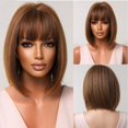 thumbnail image 1 of Peluca corta y recta para mujer, pelo sintético cómodo con flequillo, fibra de alta temperatura, color marrón Natural, uso diario en fiestas, 1 of 4