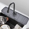 thumbnail image 1 of HSHDLDF 2 Pcs Garde-Éclaboussures d'Évier de Cuisine, Poignée de Robinet en Silicone Plateau de Récupération d'Éclaboussures, Support d'Éponge de Cuisine Tapis Absorbant pour Accessoires d'Évier de Cuisine Salle de Bain 19.7 Pouces x 5.5 Pouces, 1 of 7