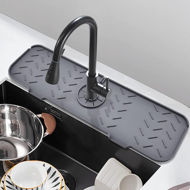 HSHDLDF 2 Pcs Garde-Éclaboussures d'Évier de Cuisine, Poignée de Robinet en Silicone Plateau de Récupération d'Éclaboussures, Support d'Éponge de Cuisine Tapis Absorbant pour Accessoires d'Évier de Cuisine Salle de Bain 19.7 Pouces x 5.5 Pouces
